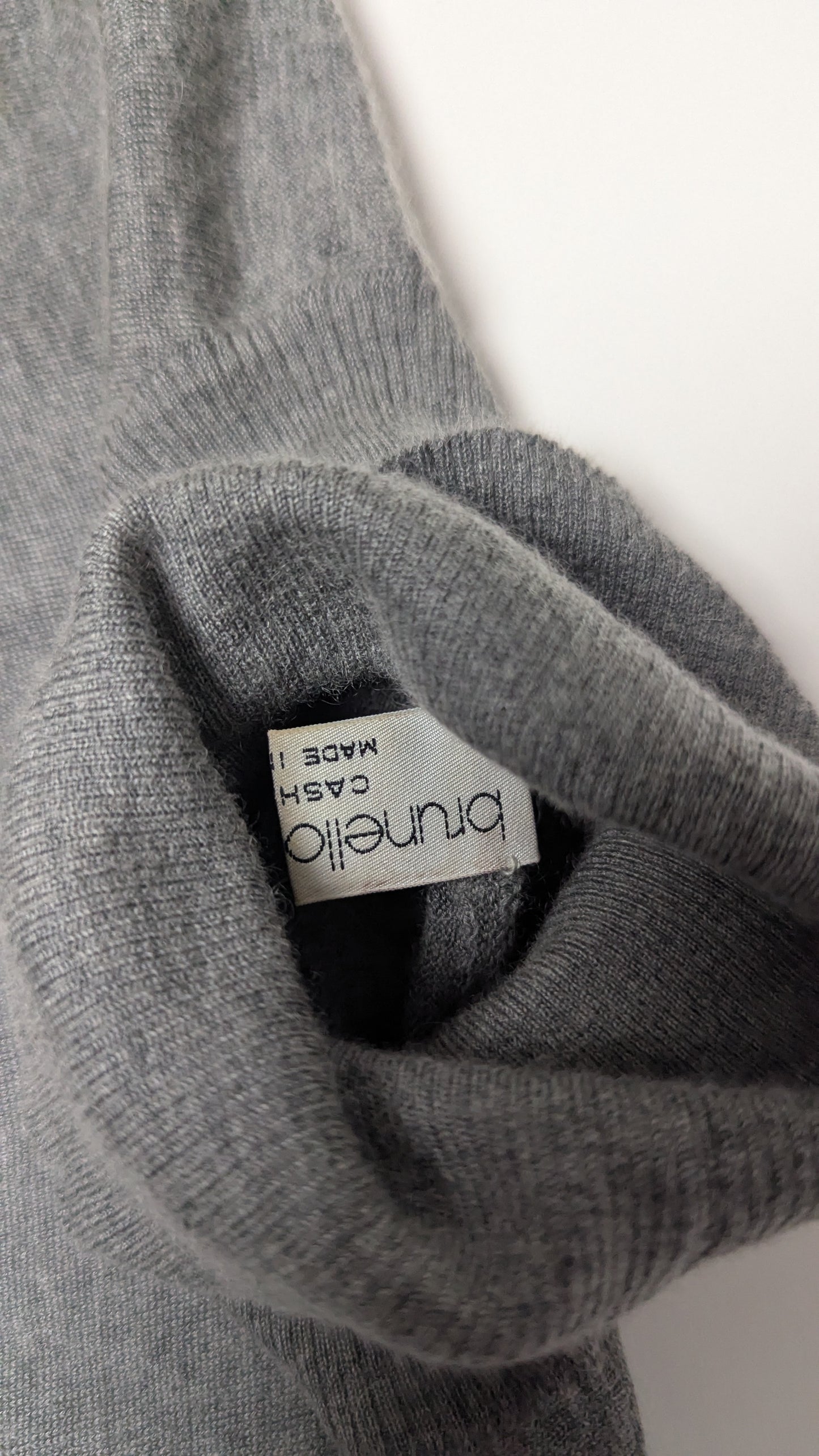 CASHMERE TURTLENECK