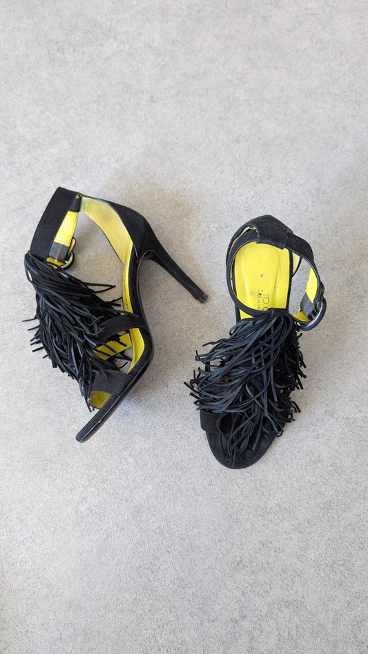 FRINGED HEELS