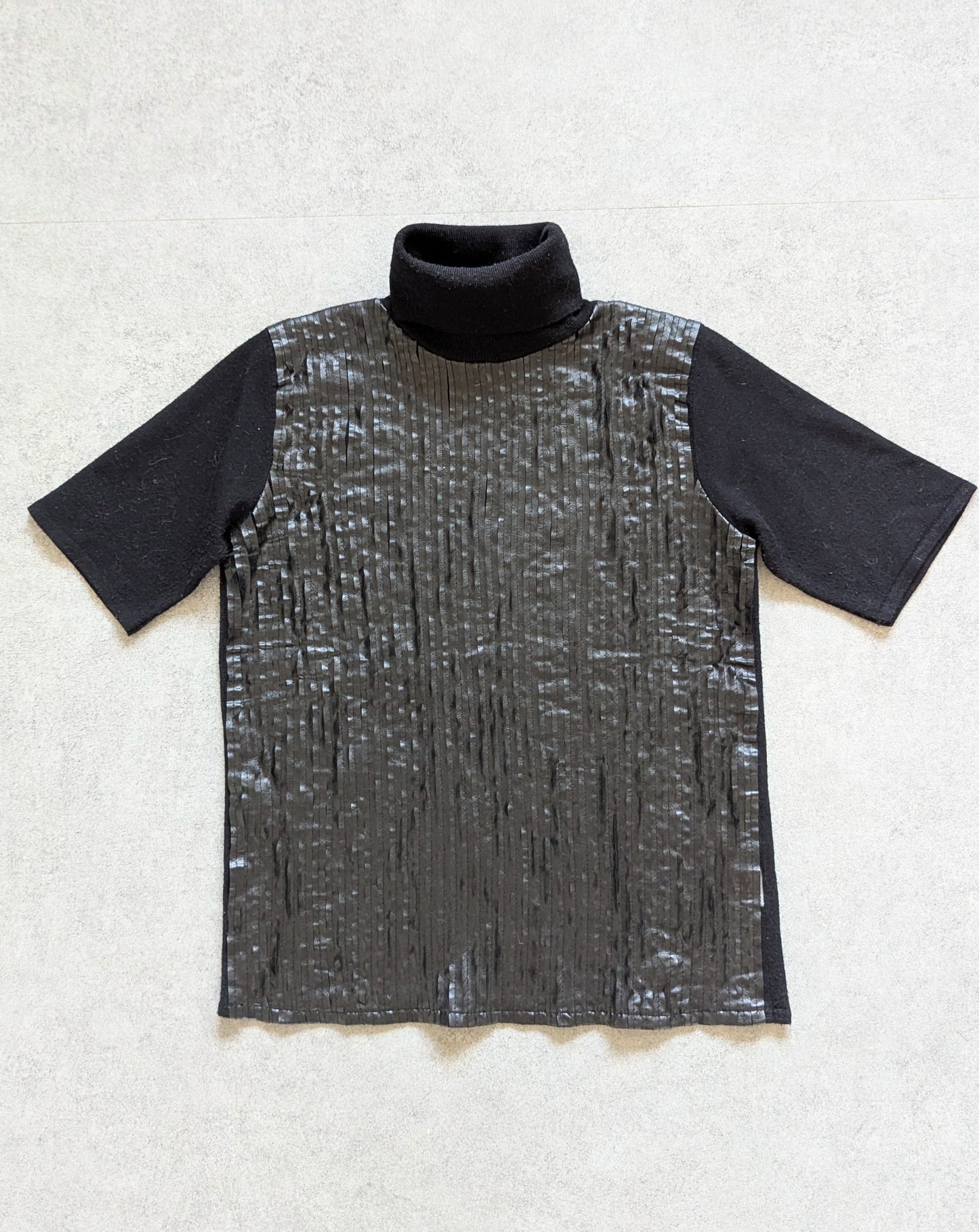 BLACK TURTLENECK