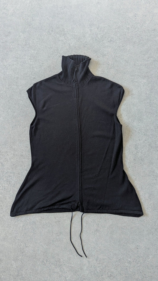 BLACK ZIPPED TOP