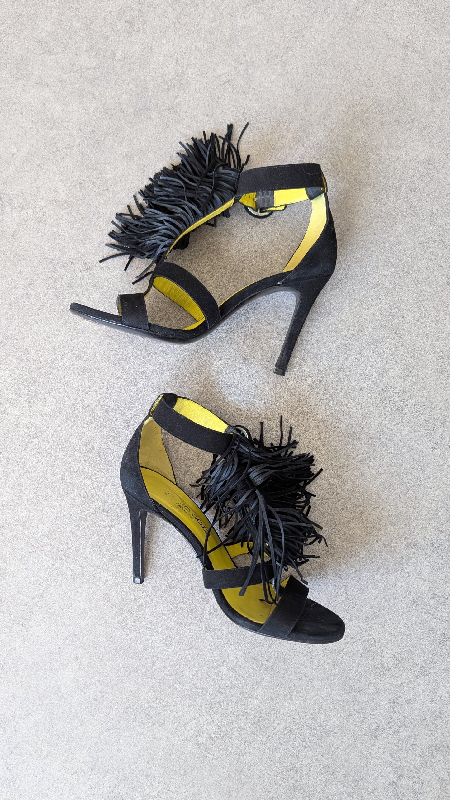 FRINGED HEELS