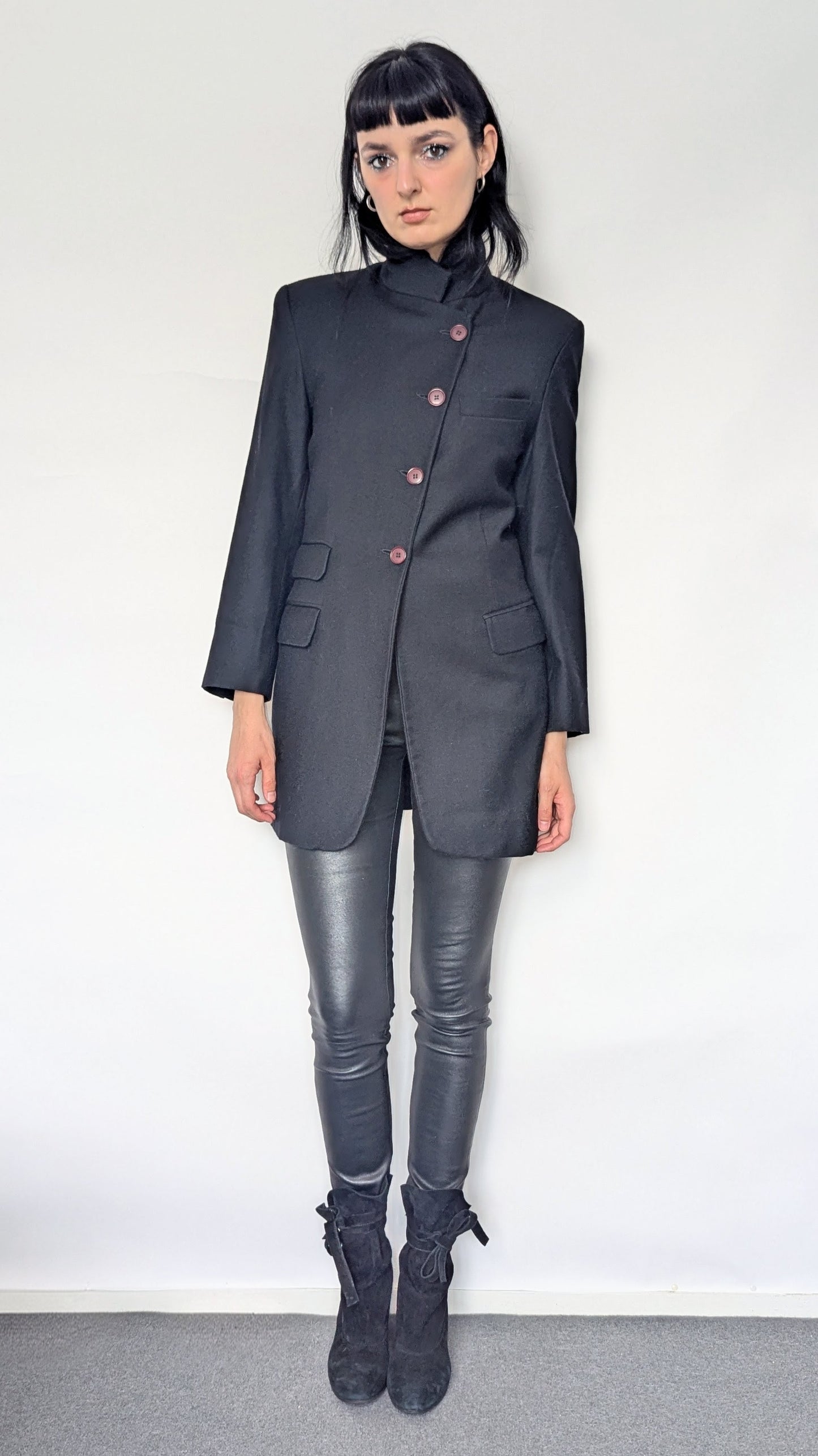 ASYMETRICAL BLAZER